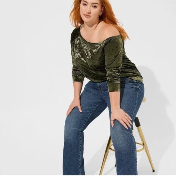 TORRID NWT Crushed Velvet Off Shoulder Top - Picture 3 of 10